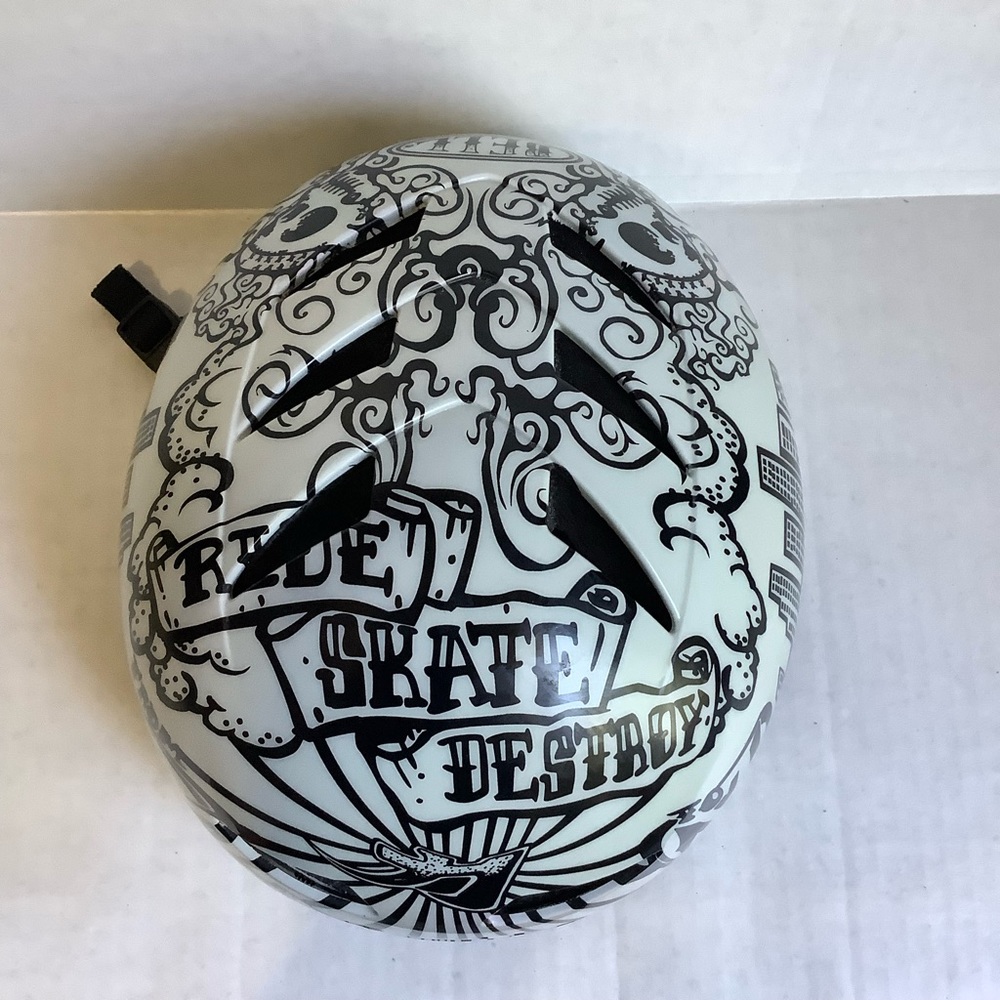 Helmet Skateboard / Bicycle / Skating Youth Bell Skull